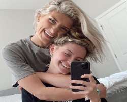 McKenna is openly lesbian and has dated fellow TikTok star  Kyilee Ann Elsten and is also in a relationship with Izzy Stone since March 2020.